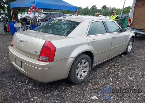 2006 Chrysler 300 из США, поврежденный, VIN 2C3LA43R26H514470